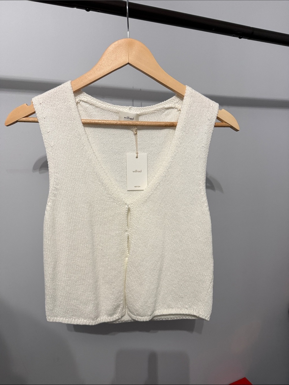 Wilfred Ivory Knit V‑Neck Sleeveless Tank